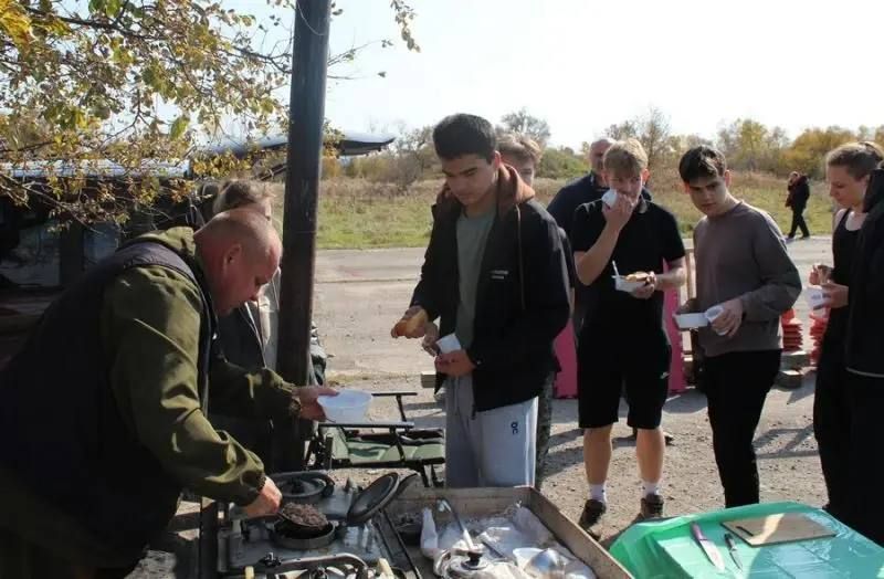 В Спасском округе Приморского края полицейские организовали для школьников физкультурно-спортивный фестиваль «Золотая осень» В Спасском округе Приморского края полицейские организовали для школьников физкультурно-спортивный фестиваль «Золотая осень»