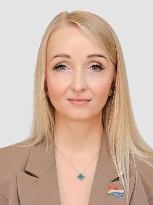 Законодательное собрание Приморского края утвердило нового представителя в Совете Федерации – им станет Жанна Гудкова, вдова погибшего в Курской области заместителя главнокомандующего ВМФ