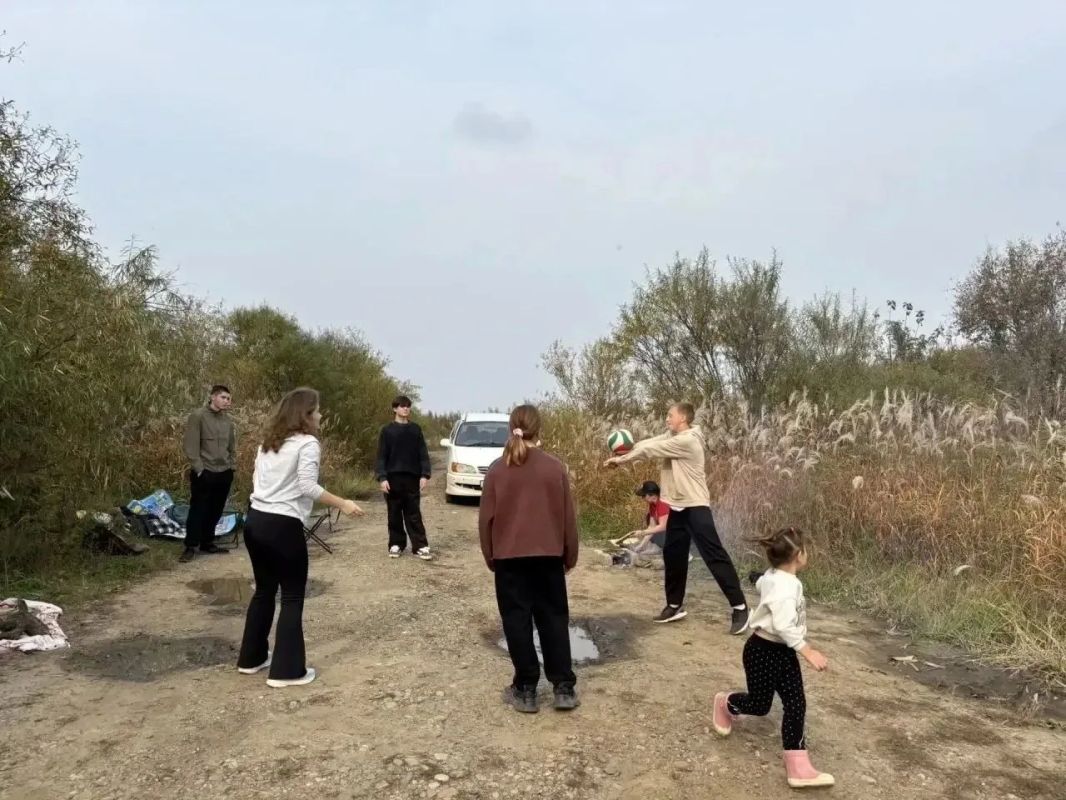 С любовью к природе: ребята из «Движения Первых» провели субботник на берегу водоема С любовью к природе: ребята из «Движения Первых» провели субботник на берегу водоема