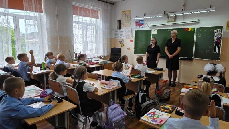 Полицейские помогли вернуть к обучению 23 школьников Полицейские помогли вернуть к обучению 23 школьников