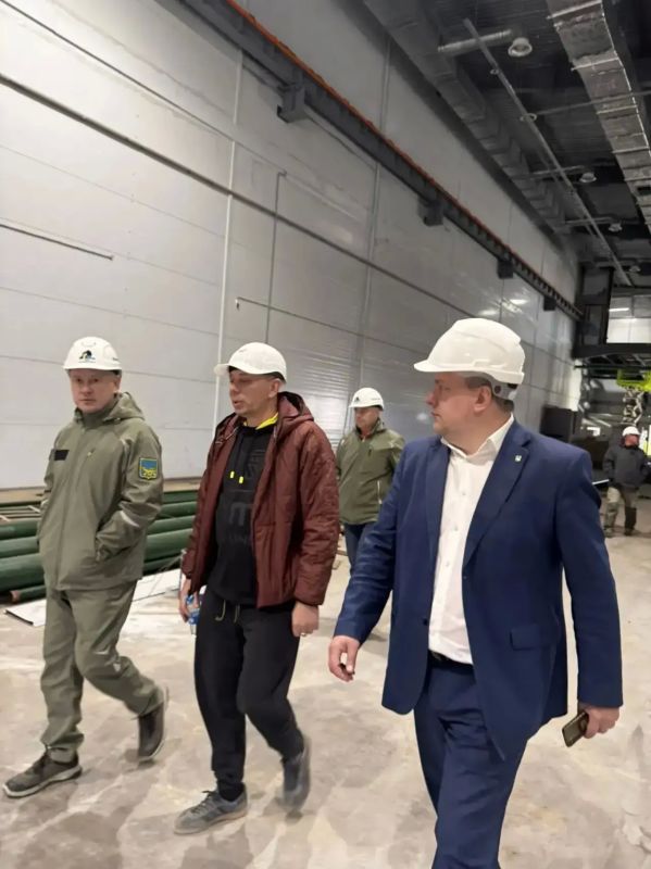 Заместитель министра строительства Приморского края - Денис Щитов посетил стройплощадку промпарка «Большой Камень» Заместитель министра строительства Приморского края - Денис Щитов посетил стройплощадку промпарка «Большой Камень»
