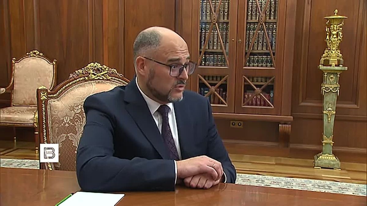 Владимир Путин провел встречу с главой Владивостока Константином Шестаковым и предложил ему занять пост врио губернатора Приморского края