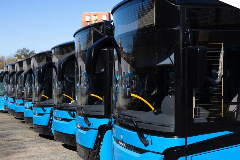 Во Владивосток уже доставили первые 24 автобуса из новой партии Минского автомобильного завода