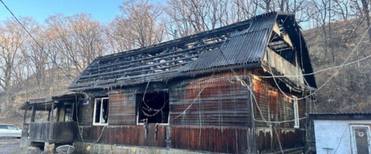 Диспетчера такси в Кавалерово признали невиновной в гибели дочери на пожаре