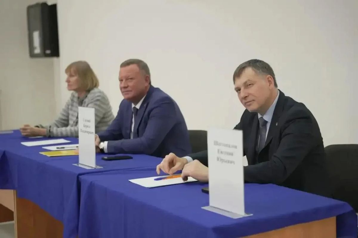 Хирургия, кардиология, офтальмология — школьники Приморья уже присматриваются к будущей специализации Хирургия, кардиология, офтальмология — школьники Приморья уже присматриваются к будущей специализации