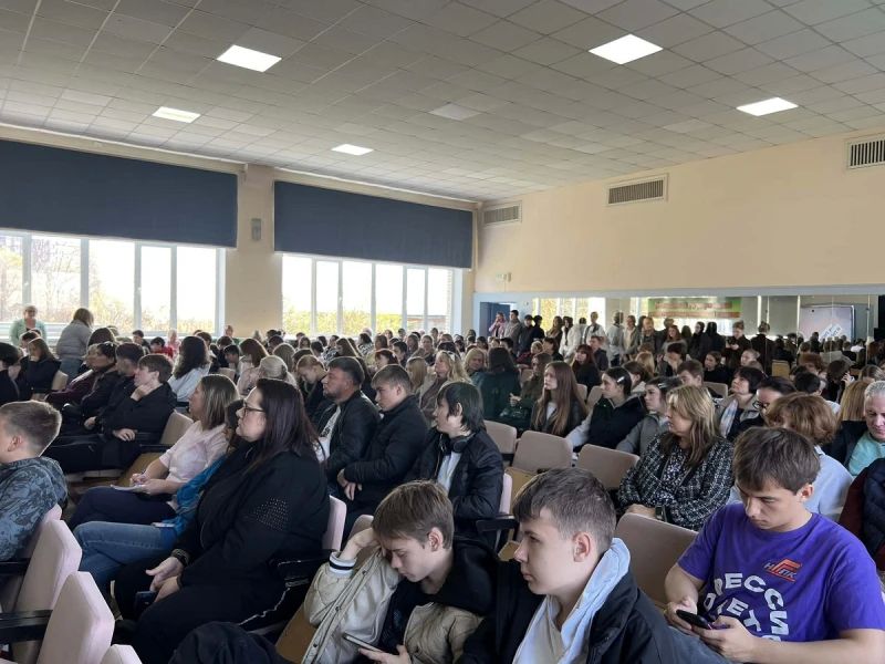 В Приморском крае полицейские Находки приняли участие в профориентационном мероприятии «День открытых дверей» В Приморском крае полицейские Находки приняли участие в профориентационном мероприятии «День открытых дверей»