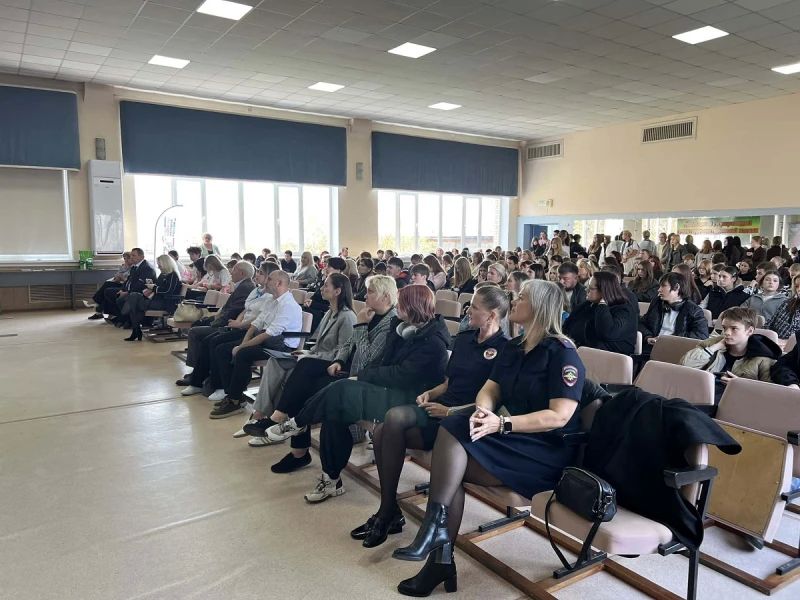 В Приморском крае полицейские Находки приняли участие в профориентационном мероприятии «День открытых дверей» В Приморском крае полицейские Находки приняли участие в профориентационном мероприятии «День открытых дверей»