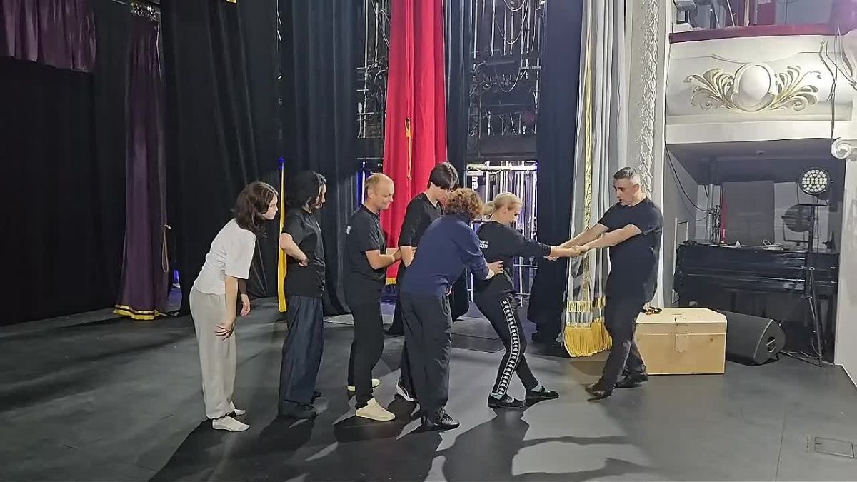 Тс-с-с… заглянем за кулисы «Аленького цветочка»