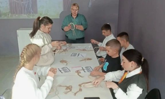Уссурийские школьники увлекательно проводят каникулы Уссурийские школьники увлекательно проводят каникулы
