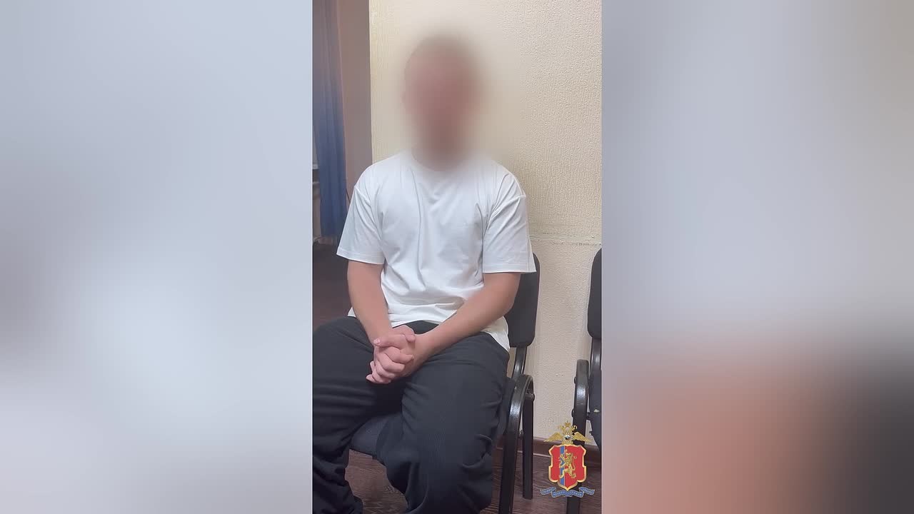 Полиция Лесосибирска задержала гастролирующего по России курьера мошенников из Приморского края