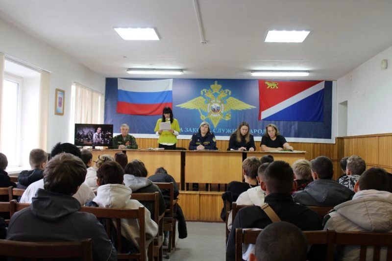 Полицейские Лесозаводска провели профилактическое мероприятие для студентов в рамках акции «Неделя толерантности»