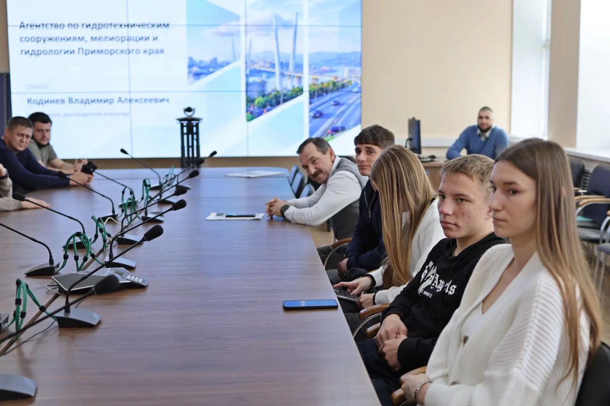 Вот так встреча . Продолжается серия открытых диалогов с первыми лицами города и края в рамках проекта «Открытое Приморье» Вот так встреча . Продолжается серия открытых диалогов с первыми лицами города и края в рамках проекта «Открытое Приморье»