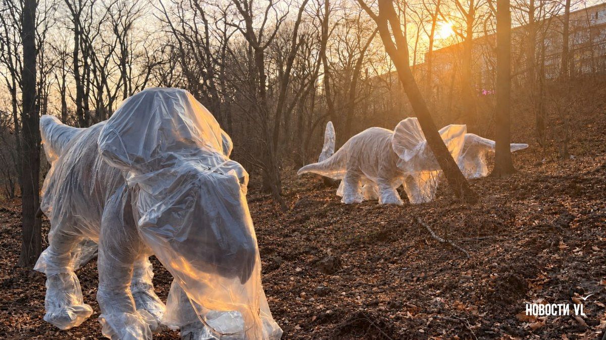 В парке Минного городка устанавливают 20 аниматронных динозавров — на двух можно будет кататься В парке Минного городка устанавливают 20 аниматронных динозавров — на двух можно будет кататься
