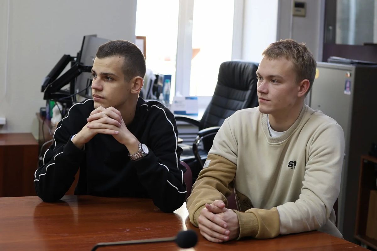 Чрезвычайно интересно. Поступить на первый курс и попасть на карьерную встречу с министром и замминистра? Подобный шанс открывается только благодаря проекту «Открытое Приморье» Чрезвычайно интересно. Поступить на первый курс и попасть на карьерную встречу с министром и замминистра? Подобный шанс открывается только благодаря проекту «Открытое Приморье»