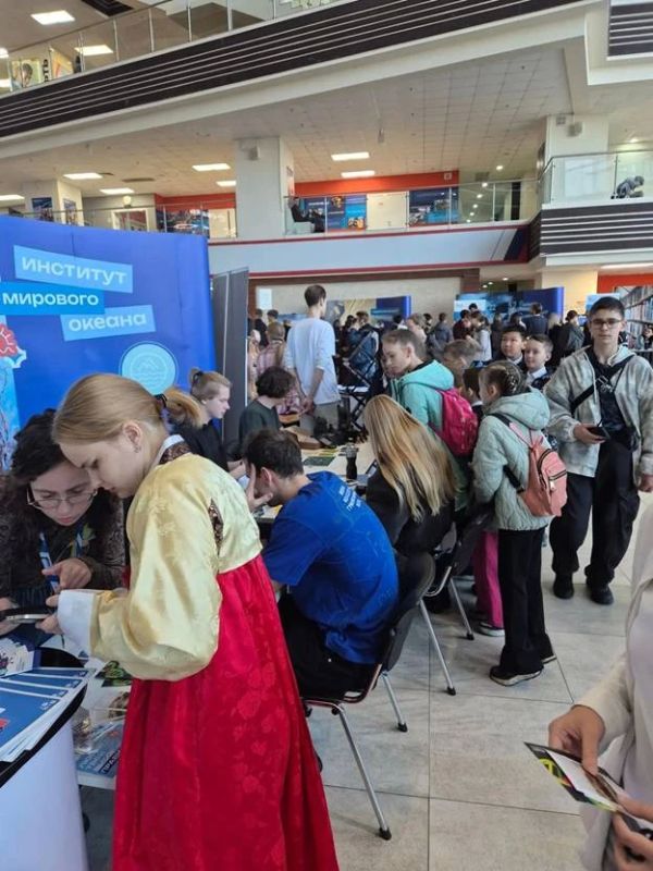 2 500 школьников со всего Приморья приехали на международный фестиваль «Наука 0+», который открылся сегодня в Дальневосточном федеральном университете 2 500 школьников со всего Приморья приехали на международный фестиваль «Наука 0+», который открылся сегодня в Дальневосточном федеральном университете