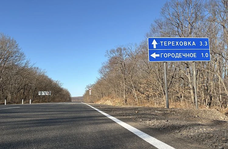Более семи километров дорог обновили в Надеждинском округе Приморья