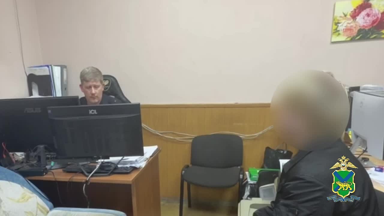 В Приморье заключен под стражу 18-летний курьер телефонных мошенников