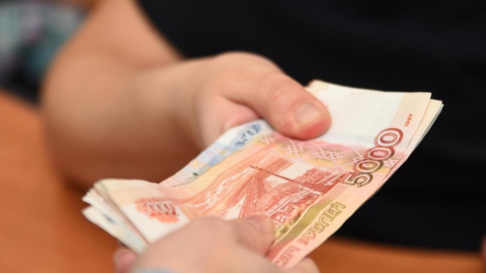 Как получить займ в МФО «А Деньги»: быстро и с оглядкой на риски