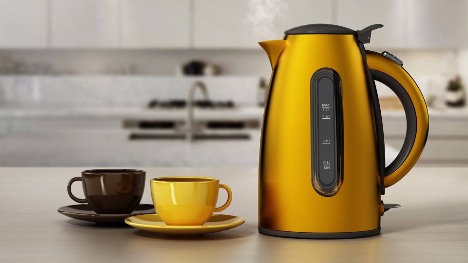 «Лимонка» и газировка не нужны: это средство уберет накипь из чайника не хуже