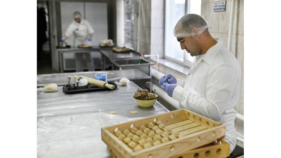 На Уралмаше закрыли пельменный цех из-за антисанитарных условий