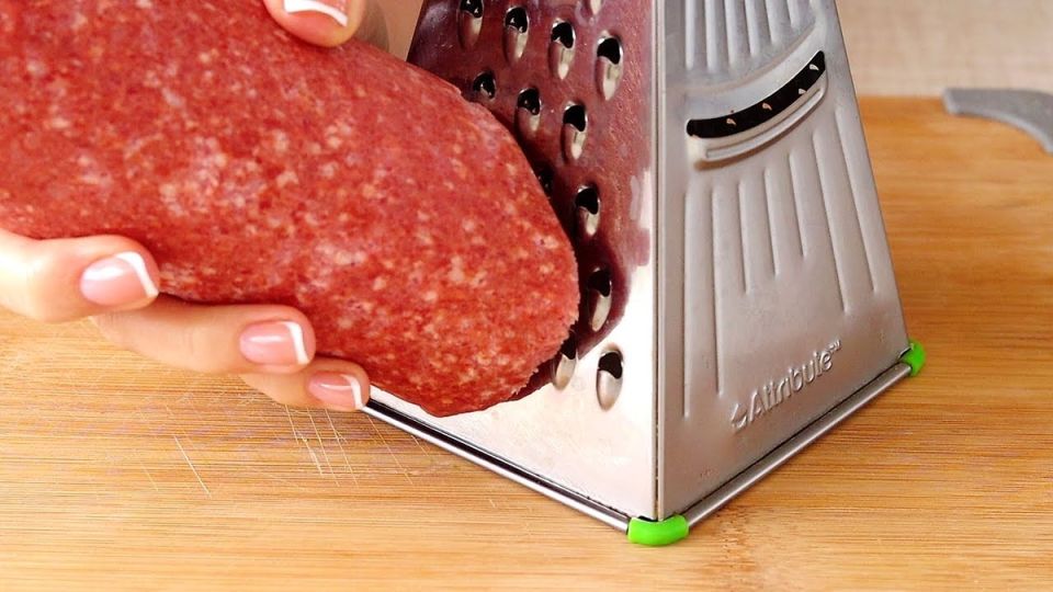 Необычный завтрак с колбасой: рецепт, который стоит попробовать